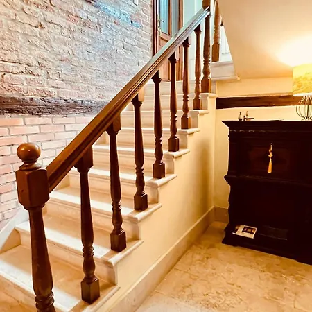 Corte Dei Quadri Simoni * البندقية